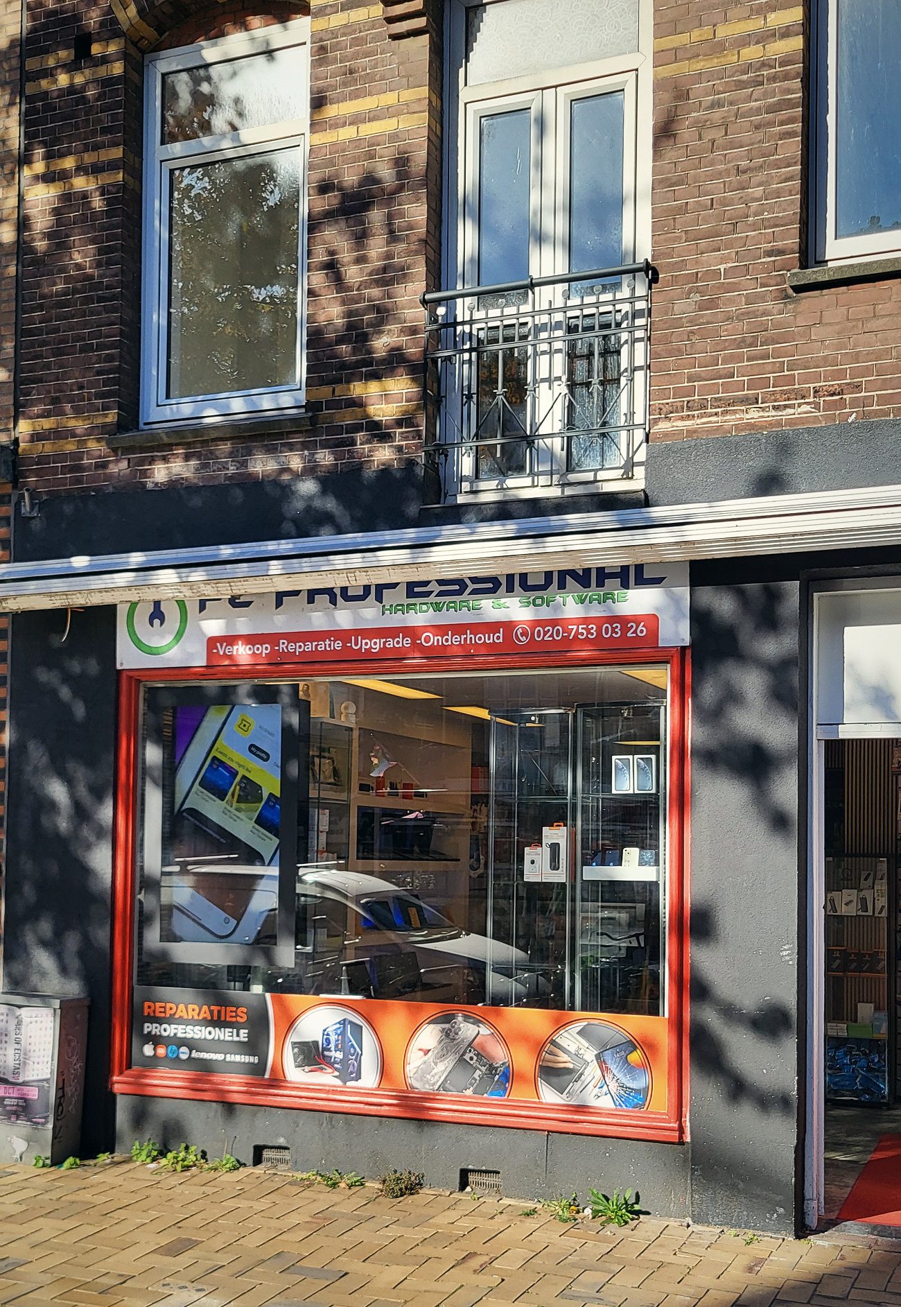 Winkelpui van PC Professionals aan de Javastraat 95 in Amsterdam